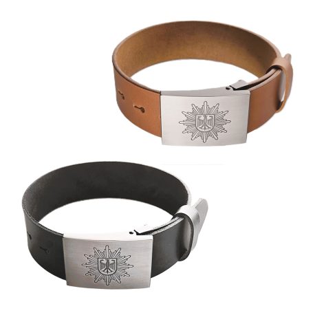 Beispiele für Ledergürtel aus schwarzem und braunem Rindsleder